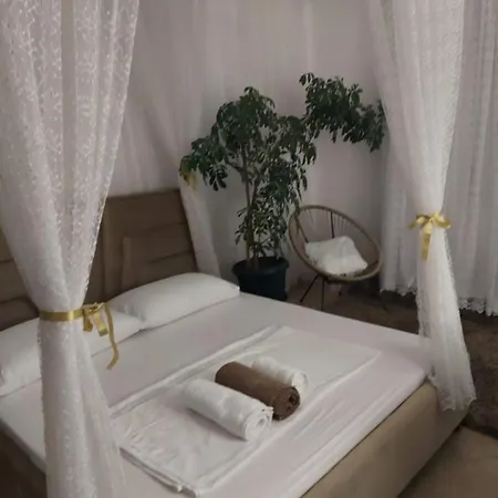 Apartment Luxury - Near Of The Park Tirana